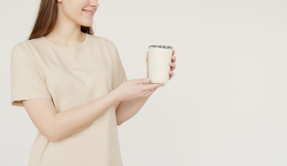 プロテイン1日の摂取量 女性の目安2026 体重別・年代別・何杯・摂りすぎ注意点など